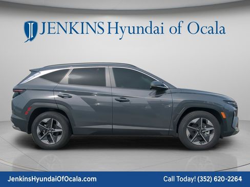 Certified 2025 Hyundai Tucson SEL FWD image 3