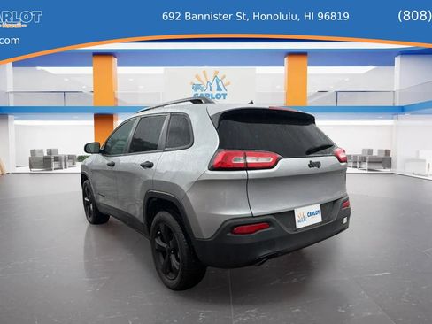 Used 2017 Jeep Cherokee Sport FWD image 10