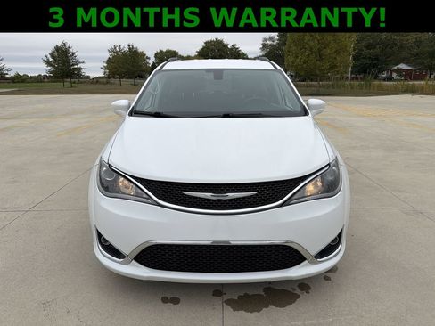 Used 2017 Chrysler Pacifica Touring-L w/ Tire & Wheel Group image 26