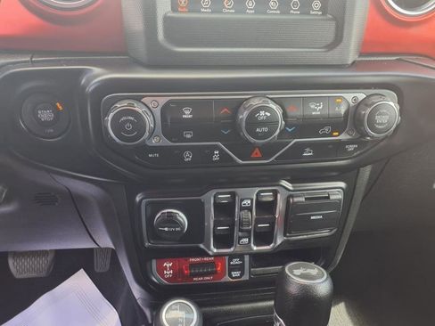 Used 2021 Jeep Wrangler Unlimited Rubicon w/ Xtreme Recon 35" Tire Package image 13