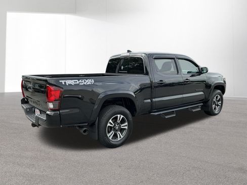 Used 2019 Toyota Tacoma TRD Sport AWD/4WD image 3