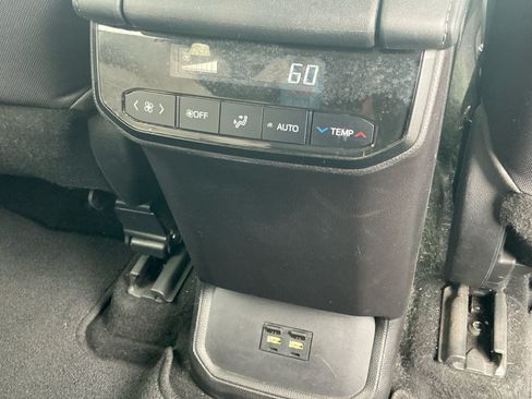 Used 2020 Toyota Highlander L AWD/4WD image 29