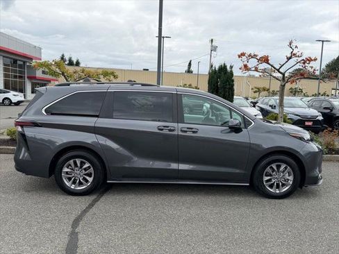Certified 2025 Toyota Sienna LE w/ LE Plus Package AWD/4WD image 6