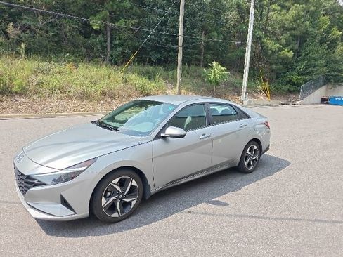 Used 2023 Hyundai Elantra SEL w/ Convenience Package FWD image 6