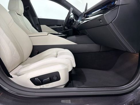 Certified 2024 BMW 530i xDrive w/ Premium Package AWD/4WD image 20