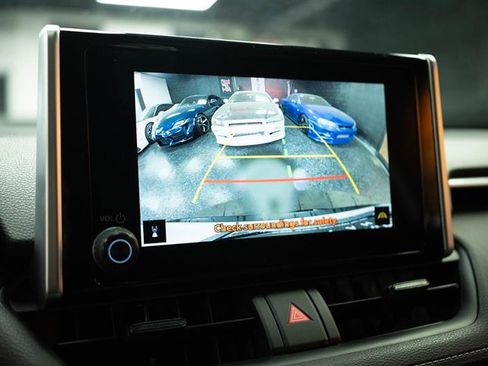 Used 2023 Toyota RAV4 LE image 23