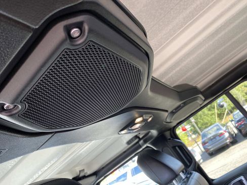 Used 2020 Jeep Gladiator Overland w/ Popular Equipment Package image 11