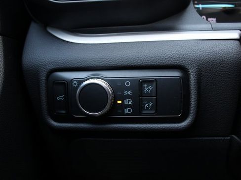 Used 2023 Ford Explorer XLT image 14