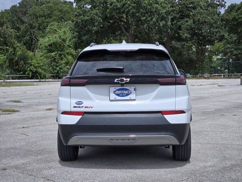 Used 2023 Chevrolet Bolt EUV Premier w/ Sun & Sound Package FWD image 6