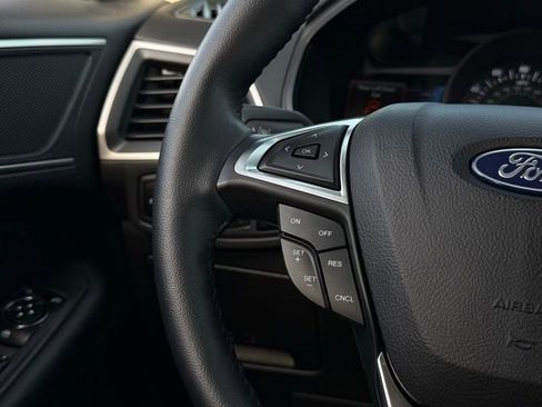 Used 2023 Ford Edge SEL w/ Convenience Package image 9