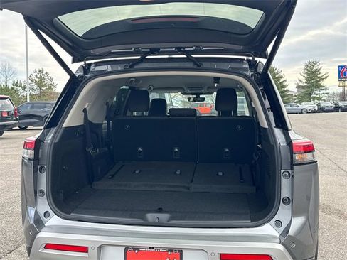 New 2025 Nissan Pathfinder SL image 13