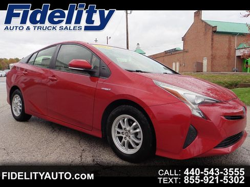 Used 2017 Toyota Prius Two image 1