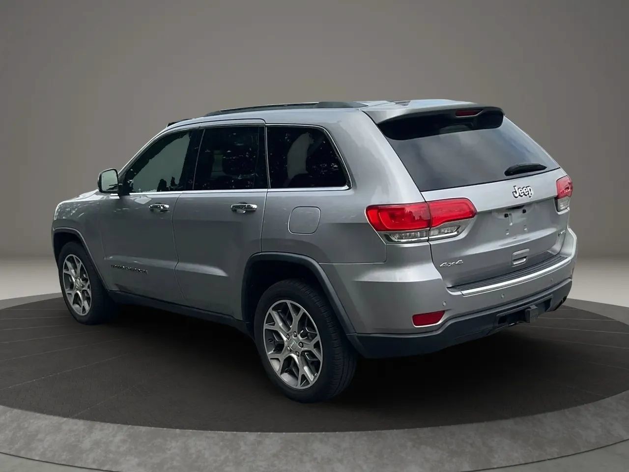 Used 2019 Jeep Grand Cherokee Limited AWD/4WD image 3