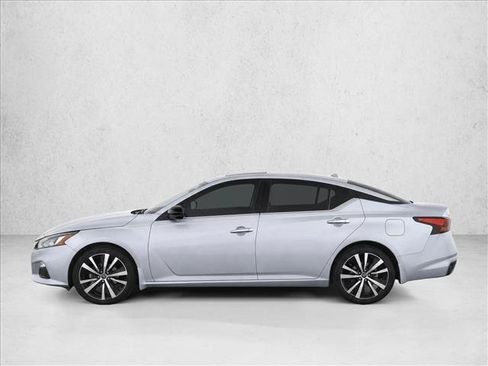 Used 2019 Nissan Altima 2.5 SR w/ SR Premium Package FWD image 4
