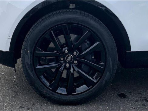 New 2026 Land Rover Discovery Limited Edition image 11