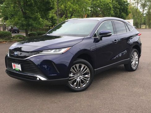 Used 2023 Toyota Venza XLE AWD/4WD image 1