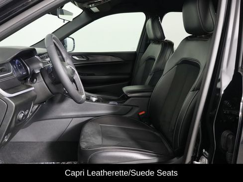 Used 2025 Jeep Grand Cherokee Altitude AWD/4WD image 14