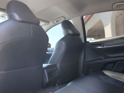 Used 2018 Toyota Camry SE FWD image 14