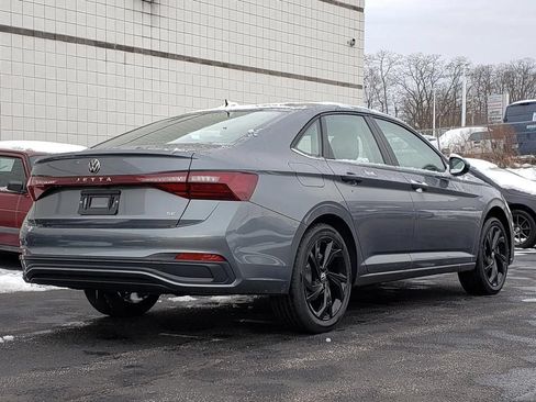 New 2026 Volkswagen Jetta SE FWD image 3