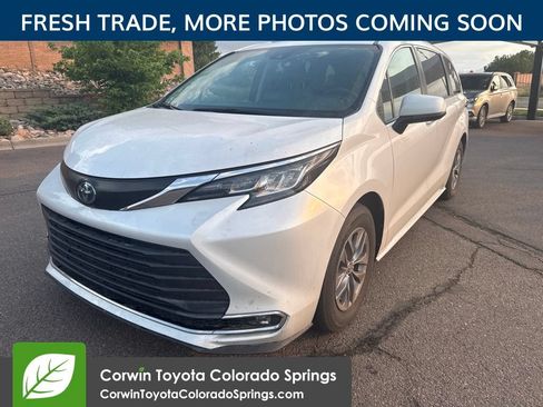 Used 2023 Toyota Sienna XLE w/ XLE Plus Package AWD/4WD image 3