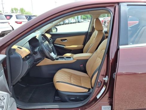 Used 2023 Nissan Sentra SV w/ SV Premium Package FWD image 4