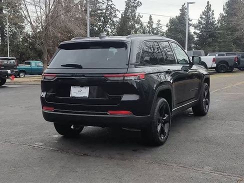 New 2025 Jeep Grand Cherokee Limited image 8