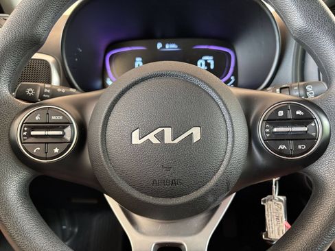 Used 2025 Kia Soul LX w/ LX Technology Package FWD image 25