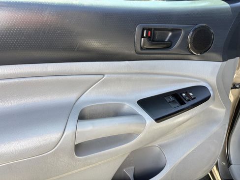 Used 2015 Toyota Tacoma 4x4 Access Cab image 9