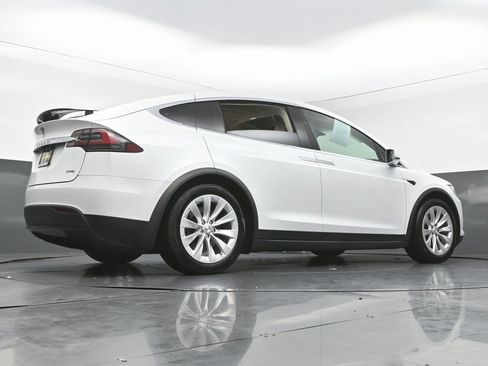 Used 2019 Tesla Model X 100D image 50