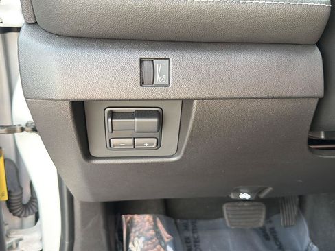Used 2024 Chevrolet Colorado LT w/ LT Convenience Package RWD image 19