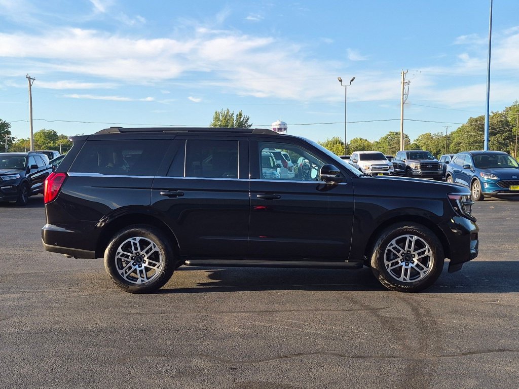 Used 2025 Ford Expedition Active AWD/4WD image 8