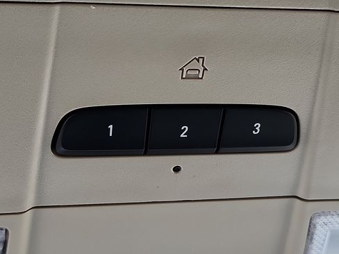 Used 2018 Buick Enclave Essence FWD image 16