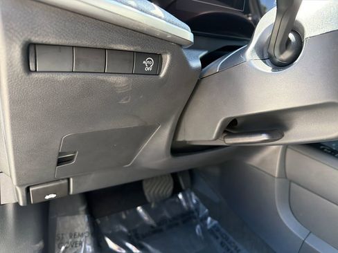 Used 2025 Nissan Kicks SV FWD image 17