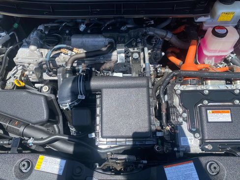 Used 2015 Toyota Prius Four FWD image 28