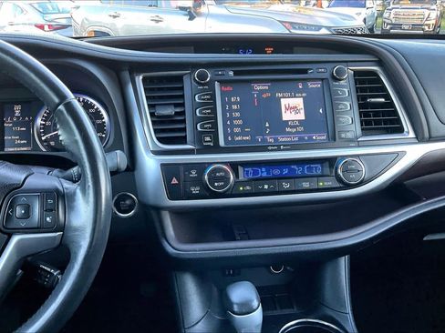 Used 2015 Toyota Highlander Limited image 6