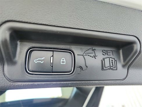 Used 2022 Ford Explorer Limited image 52