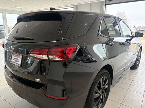 Used 2024 Chevrolet Equinox LS w/ LS Convenience Package image 4