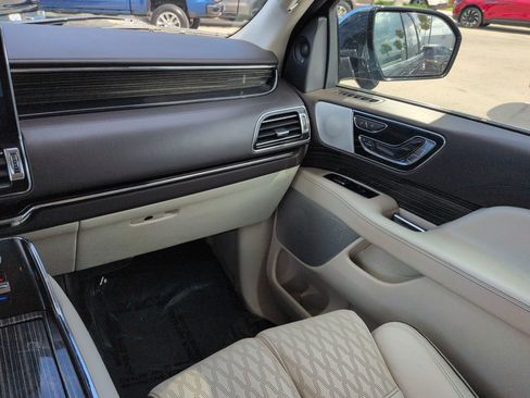 Certified 2024 Lincoln Navigator Black Label AWD/4WD image 18