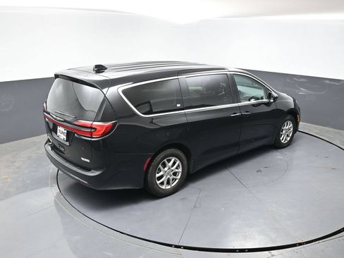 Used 2024 Chrysler Pacifica Touring-L FWD image 41