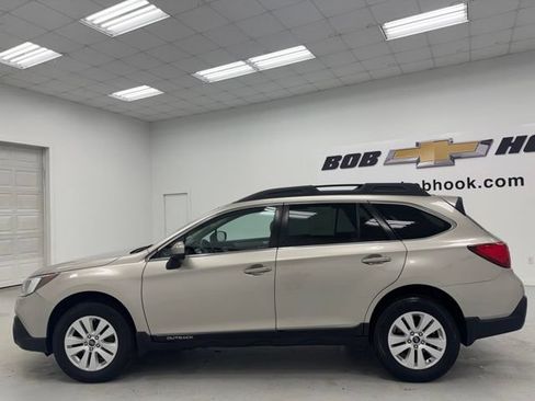 Used 2018 Subaru Outback 2.5i Premium AWD/4WD image 8
