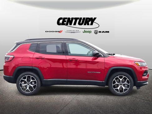 Used 2025 Jeep Compass Limited AWD/4WD image 2