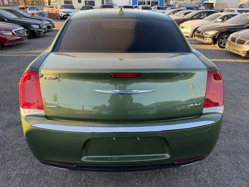 Used 2018 Chrysler 300 Touring L image 6