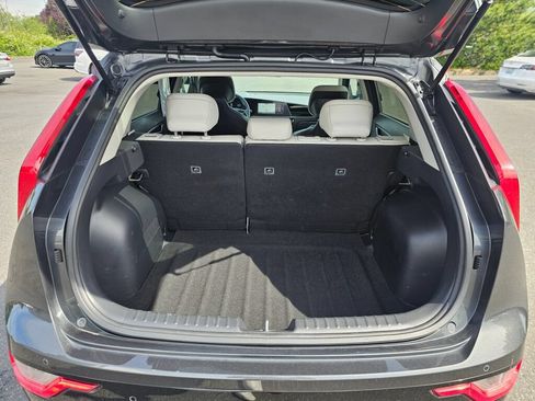 Used 2023 Kia Niro EX Touring FWD image 18