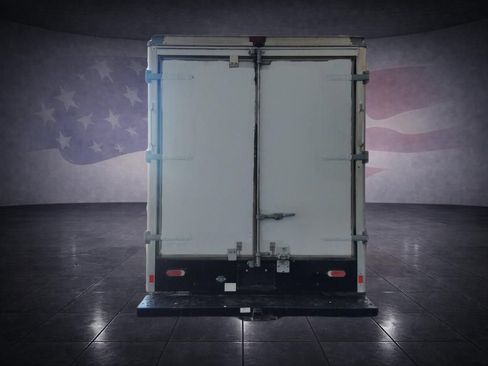 Used 2018 Chevrolet Express 3500 w/ Driver Convenience Package RWD image 4