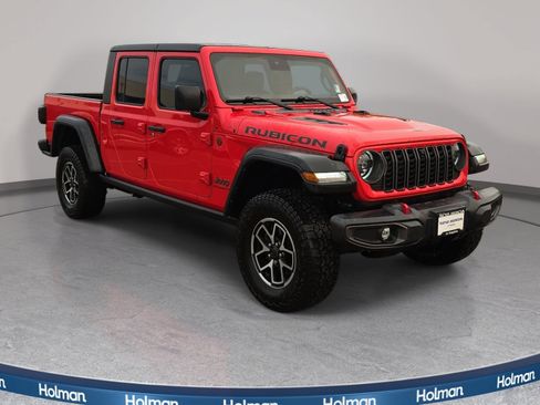 Used 2024 Jeep Gladiator Rubicon w/ Technology Group AWD/4WD image 4
