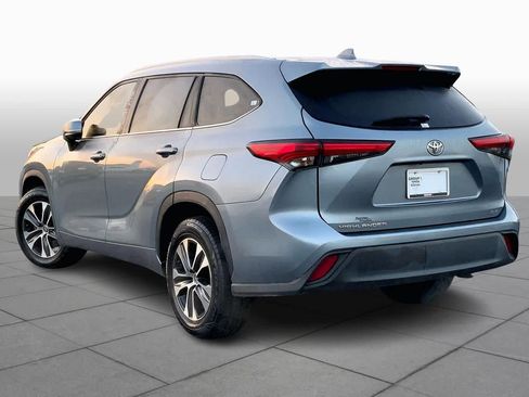 Used 2022 Toyota Highlander XLE image 12