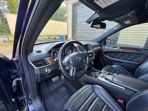 Used 2015 Mercedes-Benz ML 63 AMG 4MATIC image 24