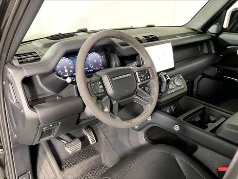 Used 2024 Land Rover Defender 110 V8 image 14