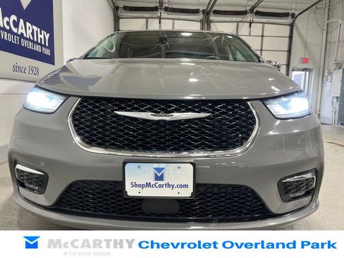 Used 2023 Chrysler Pacifica Limited image 10