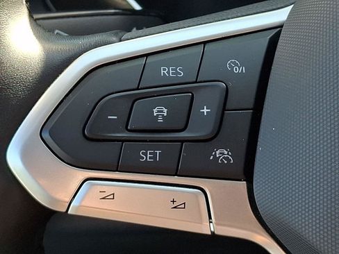 Used 2023 Volkswagen Jetta SE w/ Panoramic Sunroof Package FWD image 21